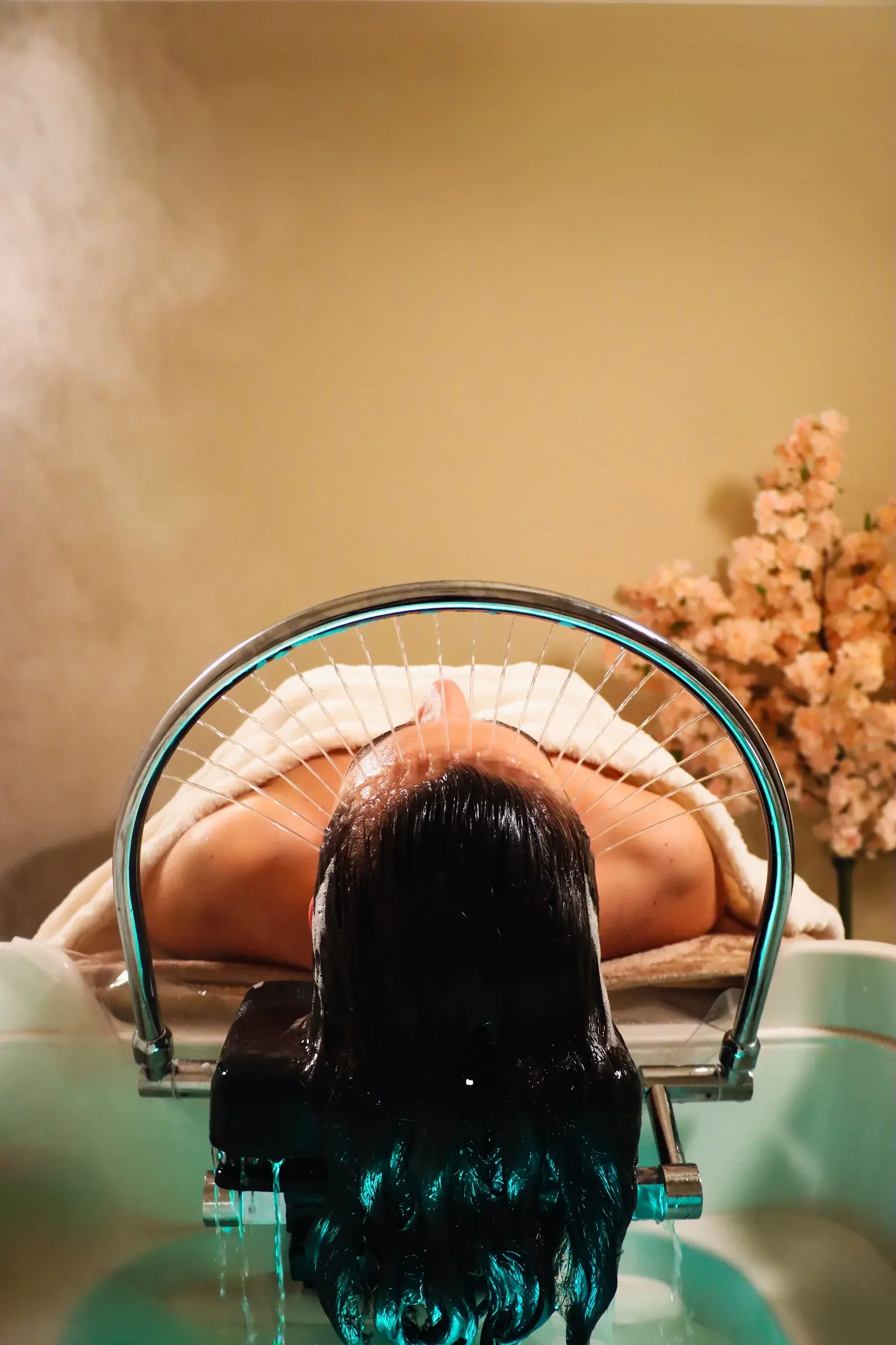 MYLAA EVANS – SALON DE COIFFURE À CLERMONT-FERRAND ET COURNON 10 MYLAAEVANS Soin Head Spa au salon Mylaa Evans de Cournon-d'Auvergne
