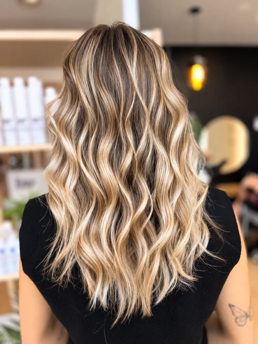 COIFFEUR COLORISTE CLERMONT FERRAND 7 MYLAAEVANS Balayage blond lumineux sur cheveux longs ondulés