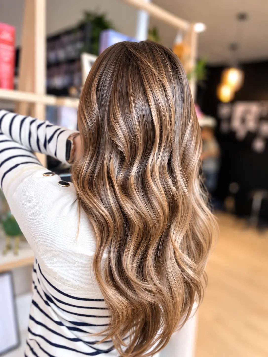 COIFFEUR COLORISTE CLERMONT FERRAND 3 MYLAAEVANS Brun doré : lumière sur base brune, réalisé chez Mylaa Evans